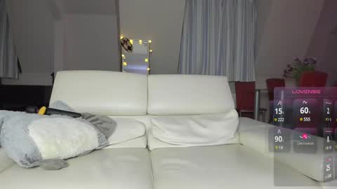 Snapshot of _little_minxxx_ chatting on 02-17-25, 10:58 Julia online show from 02-17-25, 10:58