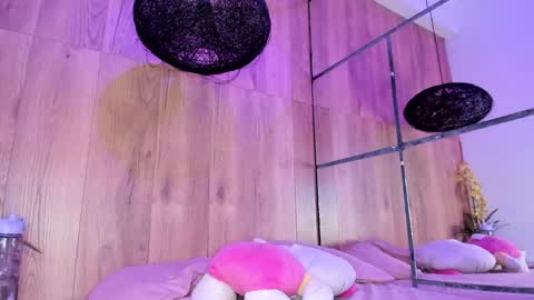 Snapshot of _littlelia chatting on 12-21-24, 10:30 Anna online show from 12-21-24, 10:30