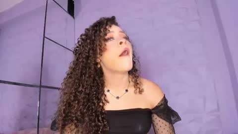 Snapshot of _littlelia chatting on 10-11-25, 01:42 Anna online show from 10-11-25, 01:42