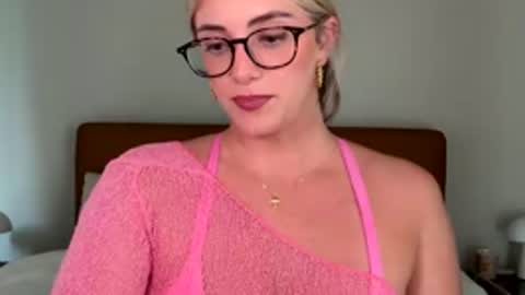 Snapshot of _littletins chatting on 06-10-26, 03:18 Lily online show from 06-10-26, 03:18