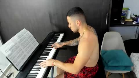 Snapshot of _logan_s chatting on 01-17-26, 01:21 logan online show from 01-17-26, 01:21