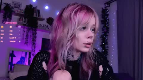 Snapshot of _lollyshy_ chatting on 12-20-25, 10:00 Lolly online show from 12-20-25, 10:00