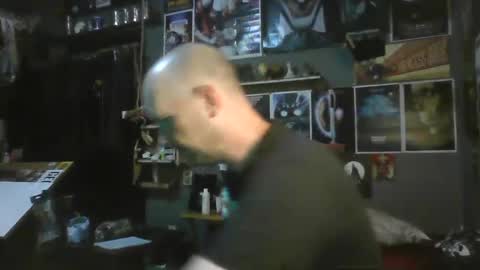 Snapshot of _longfellow chatting on 09-15-25, 04:34 That guy online show from 09-15-25, 04:34