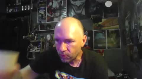 Snapshot of _longfellow chatting on 09-17-25, 04:03 That guy online show from 09-17-25, 04:03