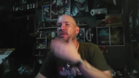 Snapshot of _longfellow chatting on 09-23-25, 07:33 That guy online show from 09-23-25, 07:33