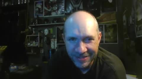 Snapshot of _longfellow chatting on 10-22-25, 02:34 That guy online show from 10-22-25, 02:34