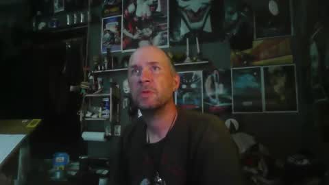 Snapshot of _longfellow chatting on 11-16-25, 08:25 That guy online show from 11-16-25, 08:25