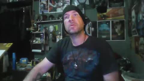 Snapshot of _longfellow chatting on 11-30-25, 04:33 That guy online show from 11-30-25, 04:33