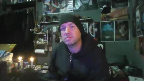 Snapshot of _longfellow chatting on 12-16-25, 01:54 That guy online show from 12-16-25, 01:54