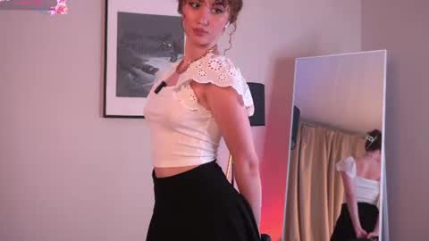 Snapshot of _louiseana_ chatting on 06-18-26, 12:09 _louiseana_ online show from 06-18-26, 12:09