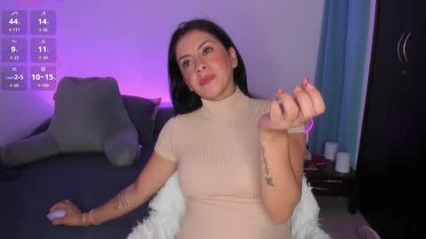 Snapshot of _lucianapalmer chatting on 11-13-25, 12:15 online show from 11-13-25, 12:15