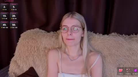 Snapshot of _luckybet_ chatting on 10-27-25, 06:45 Monica online show from 10-27-25, 06:45