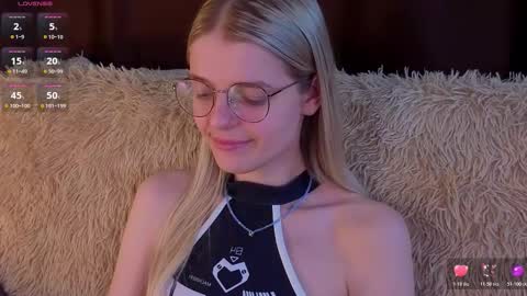 Snapshot of _luckybet_ chatting on 11-17-25, 07:30 Monica online show from 11-17-25, 07:30