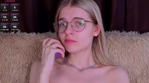 Snapshot of _luckybet_ chatting on 11-28-25, 07:49 Monica online show from 11-28-25, 07:49