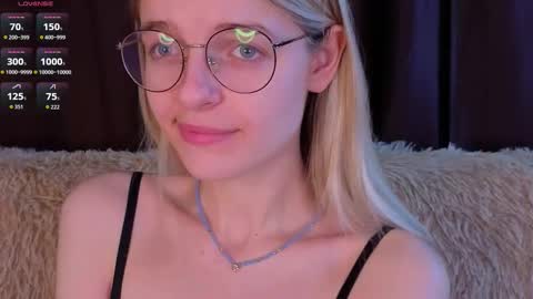 Snapshot of _luckybet_ chatting on 12-01-25, 09:42 Monica online show from 12-01-25, 09:42