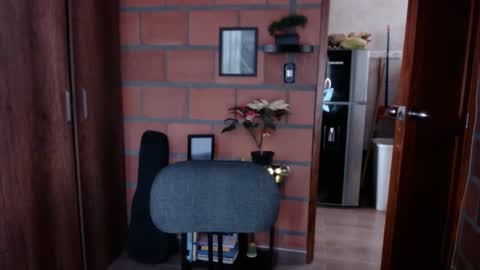 Snapshot of _lunablondie_ chatting on 02-06-25, 02:37 _lunablondie_ online show from 02-06-25, 02:37