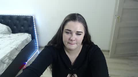 Snapshot of _mamma_mia_ chatting on 06-15-26, 04:53 Kate online show from 06-15-26, 04:53