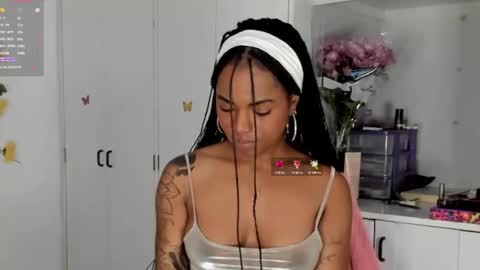 Snapshot of _marcela_22 chatting on 02-02-25, 06:15 MARCELA online show from 02-02-25, 06:15