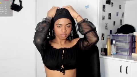 Snapshot of _marcela_22 chatting on 02-17-25, 09:35 MARCELA online show from 02-17-25, 09:35