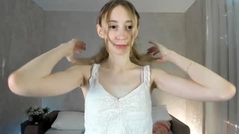  Gwen  online show from 10-26-25, 04:29