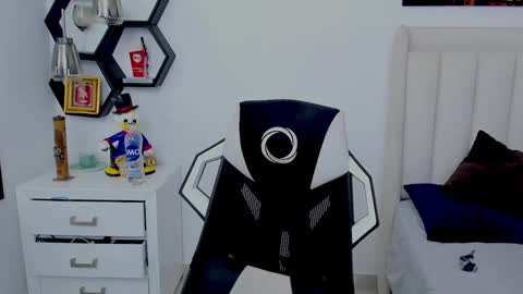 Snapshot of _matthew_santos_ chatting on 12-15-24, 10:15 _matthew_santos_ online show from 12-15-24, 10:15