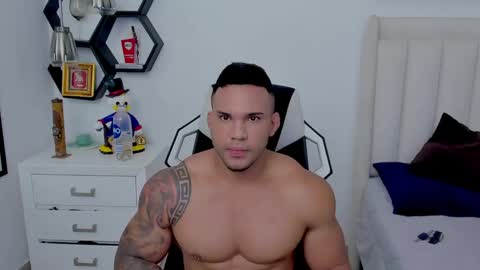 Snapshot of _matthew_santos_ chatting on 12-16-24, 10:40 _matthew_santos_ online show from 12-16-24, 10:40