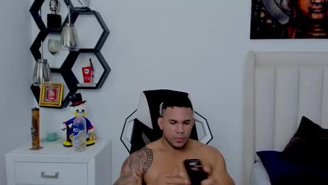 Snapshot of _matthew_santos_ chatting on 12-16-24, 01:43 _matthew_santos_ online show from 12-16-24, 01:43