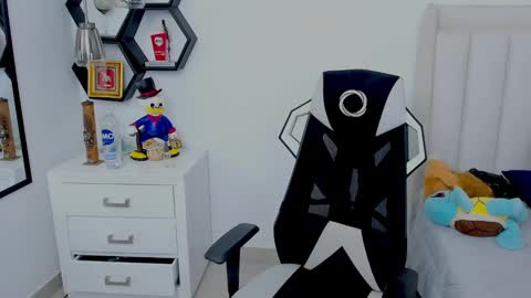 Snapshot of _matthew_santos_ chatting on 12-20-24, 01:22 _matthew_santos_ online show from 12-20-24, 01:22