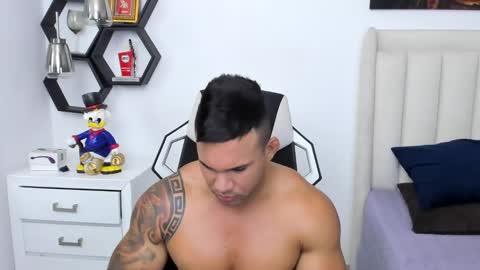 Snapshot of _matthew_santos_ chatting on 01-14-25, 12:00 _matthew_santos_ online show from 01-14-25, 12:00