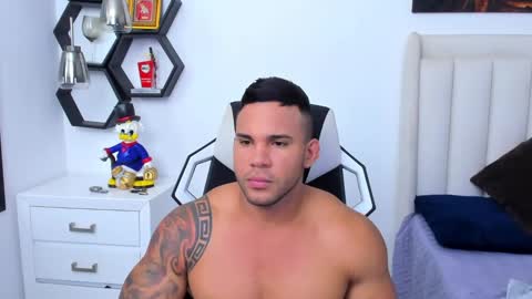 Snapshot of _matthew_santos_ chatting on 01-17-25, 10:45 _matthew_santos_ online show from 01-17-25, 10:45