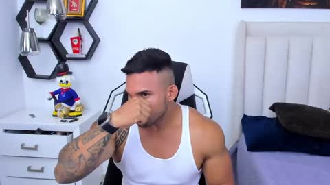 Snapshot of _matthew_santos_ chatting on 01-21-25, 02:33 _matthew_santos_ online show from 01-21-25, 02:33