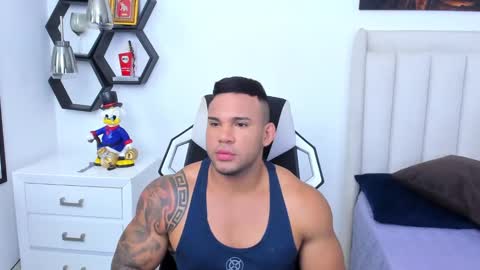 Snapshot of _matthew_santos_ chatting on 01-27-25, 11:33 _matthew_santos_ online show from 01-27-25, 11:33