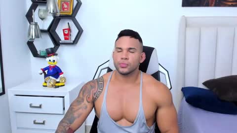 Snapshot of _matthew_santos_ chatting on 01-31-25, 10:42 _matthew_santos_ online show from 01-31-25, 10:42