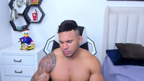 Snapshot of _matthew_santos_ chatting on 02-01-25, 02:05 _matthew_santos_ online show from 02-01-25, 02:05