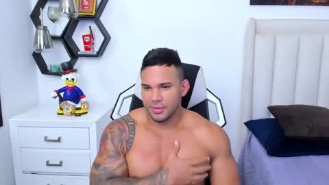 Snapshot of _matthew_santos_ chatting on 02-04-25, 03:54 _matthew_santos_ online show from 02-04-25, 03:54