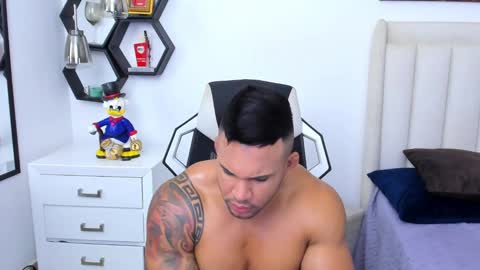 Snapshot of _matthew_santos_ chatting on 02-04-25, 11:59 _matthew_santos_ online show from 02-04-25, 11:59