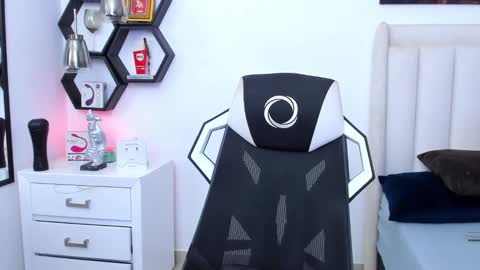 Snapshot of _matthew_santos_ chatting on 02-23-25, 03:35 _matthew_santos_ online show from 02-23-25, 03:35