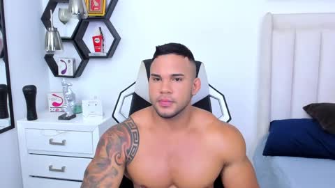 Snapshot of _matthew_santos_ chatting on 02-23-25, 10:20 _matthew_santos_ online show from 02-23-25, 10:20