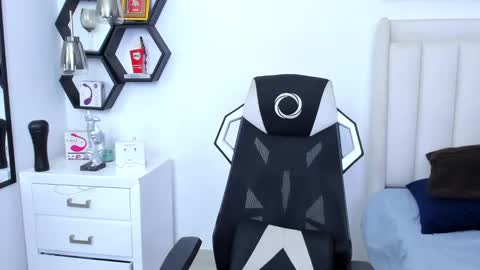 Snapshot of _matthew_santos_ chatting on 02-24-25, 01:24 _matthew_santos_ online show from 02-24-25, 01:24