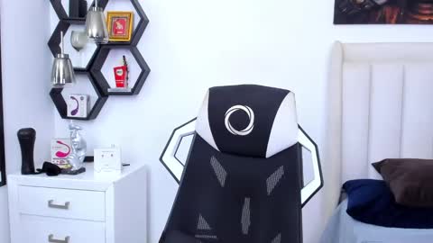 Snapshot of _matthew_santos_ chatting on 02-28-25, 12:10 _matthew_santos_ online show from 02-28-25, 12:10