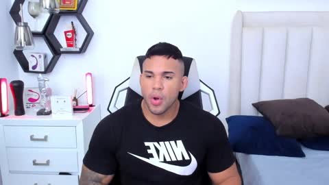 Snapshot of _matthew_santos_ chatting on 03-11-25, 09:26 _matthew_santos_ online show from 03-11-25, 09:26