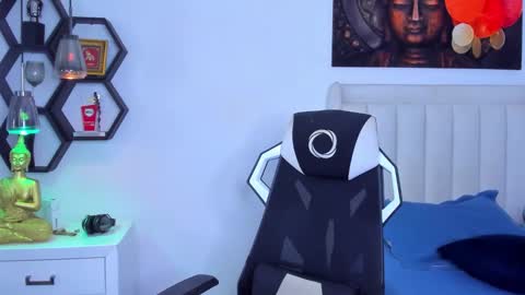 Snapshot of _matthew_santos_ chatting on 11-06-25, 10:43 _matthew_santos_ online show from 11-06-25, 10:43