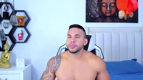 Snapshot of _matthew_santos_ chatting on 11-28-25, 11:07 _matthew_santos_ online show from 11-28-25, 11:07