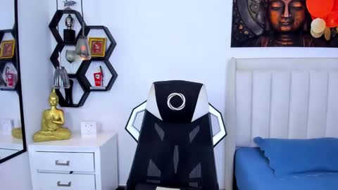 _matthew_santos_ online show from 12-21-25, 08:27