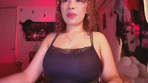 Snapshot of _megan_akbar chatting on 10-30-25, 12:39 Marce online show from 10-30-25, 12:39