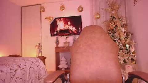 Snapshot of _megan_akbar chatting on 12-04-25, 02:59 Marce online show from 12-04-25, 02:59