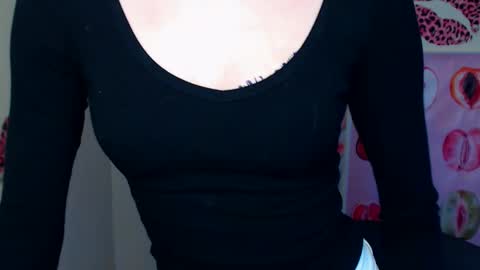 Susie online show from 03-05-26, 01:51