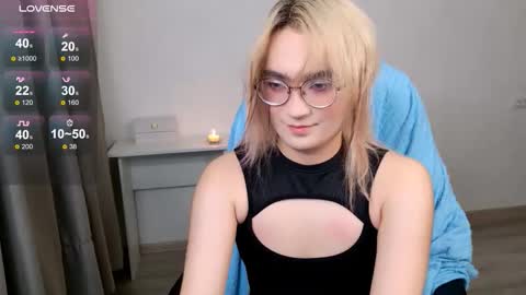 _meow_neko_ online show from 11-17-25, 02:01