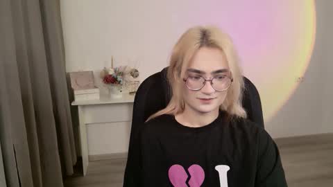 Snapshot of _meow_neko_ chatting on 03-27-26, 01:00 _meow_neko_ online show from 03-27-26, 01:00