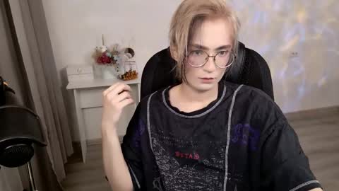 Snapshot of _meow_neko_ chatting on 04-07-26, 02:12 _meow_neko_ online show from 04-07-26, 02:12